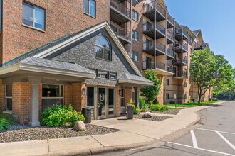 Arrive Inglewood Trails in St. Louis Park, MN - Building Photo - Building Photo