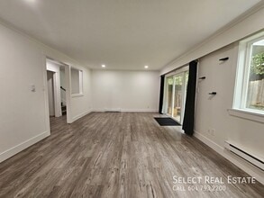 33900 Mayfair Ave in Abbotsford, BC - Foto de edificio - Building Photo