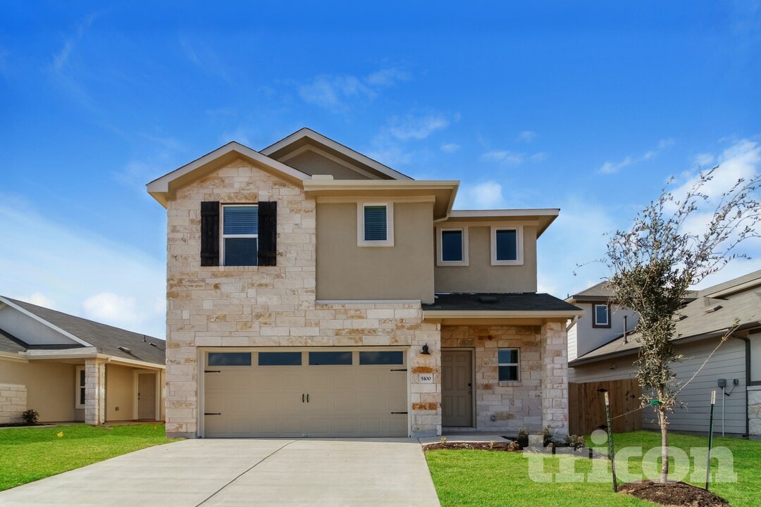 5100 Saddle Clb Dr in Georgetown, TX - Foto de edificio