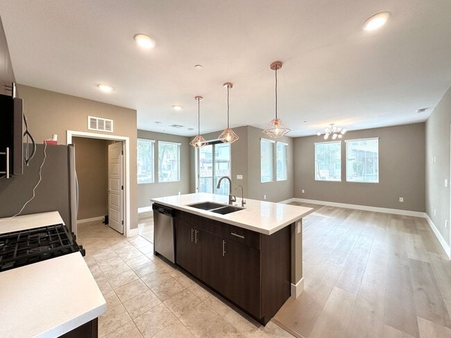 11251 Hidden Peak Ave in Las Vegas, NV - Building Photo - Building Photo