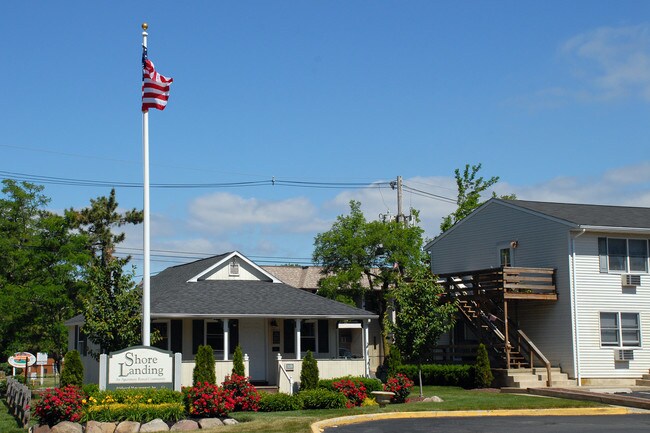 Shore Landing in Highlands, NJ - Foto de edificio - Building Photo