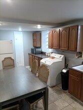 8227 S Chappel Ave in Chicago, IL - Building Photo - Building Photo
