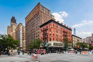 58 W 72nd St in New York, NY - Building Photo