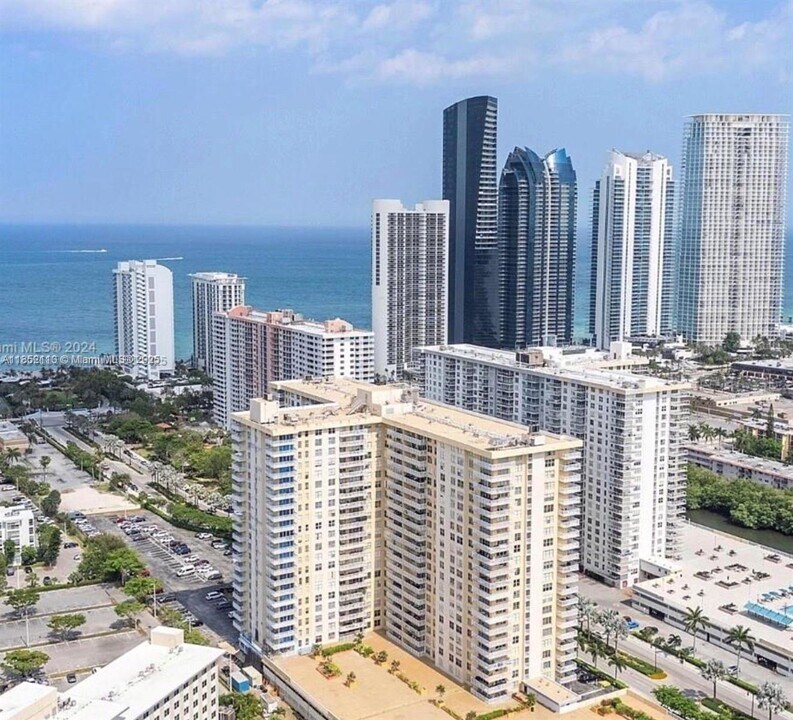 231 174th St in Sunny Isles Beach, FL - Building Photo