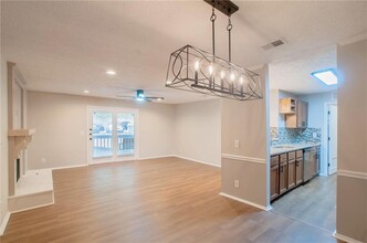 126 Warm Springs Cir in Roswell, GA - Building Photo - Building Photo
