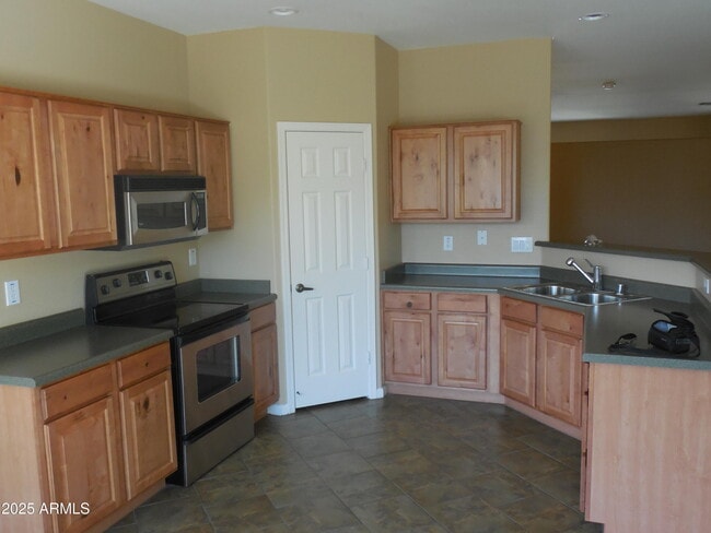 18131 W Port Royale Ln in Surprise, AZ - Building Photo - Building Photo