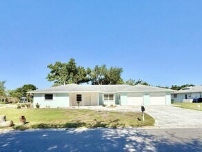 4440 Maceachen Blvd in Sarasota, FL - Building Photo - Building Photo
