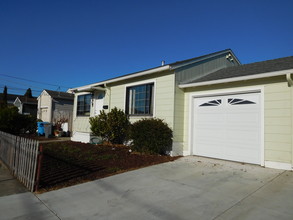 885 Duplex in San Bruno, CA - Building Photo - Other