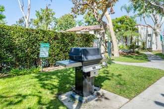 Stone Creek Apartments in Anaheim, CA - Building Photo - Building Photo