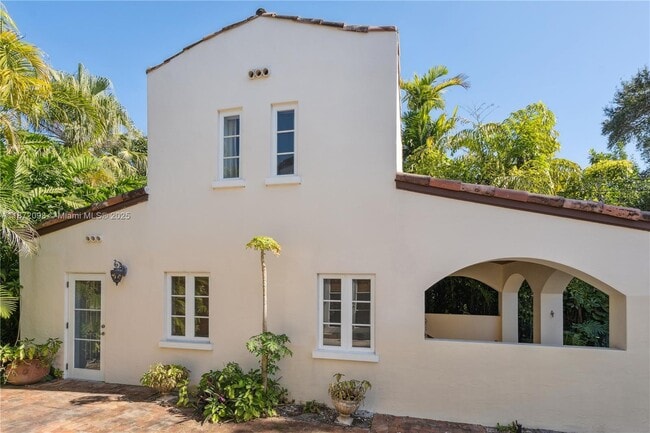 property at 2421 San Domingo St