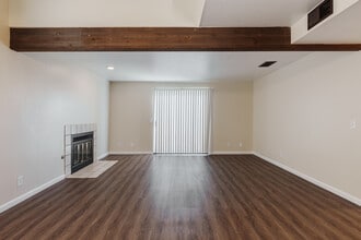 Remington Arms Apartment Homes in Hanford, CA - Foto de edificio - Interior Photo