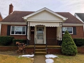 1110 Pacific Ave in Brackenridge, PA - Building Photo