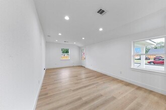 5610 Chapman St in Houston, TX - Building Photo - Building Photo