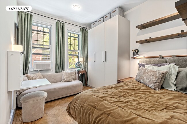 137 W 12th St in New York, NY - Building Photo - Building Photo