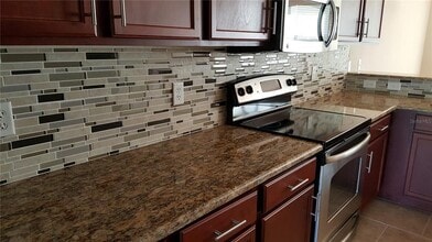 19231 Stone Hedge Dr in Tampa, FL - Building Photo - Building Photo