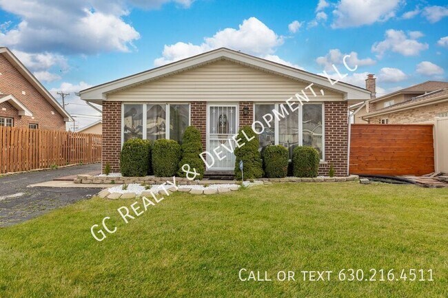 property at 8505 S 77th Ct