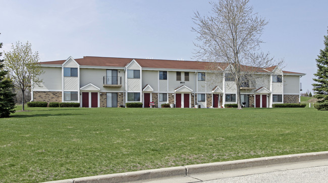 Ryan Green Apartments in Franklin, WI - Foto de edificio - Building Photo