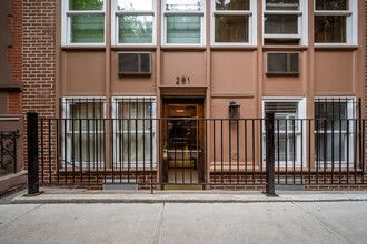 281 W 11th St in New York, NY - Building Photo - Building Photo