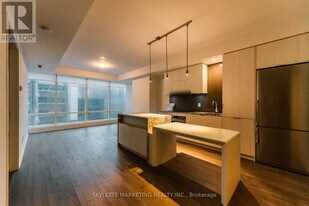 1 Bloor St E in Toronto, ON - Building Photo