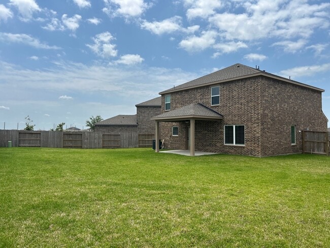1126 Whispering Winds Dr in Beasley, TX - Building Photo - Building Photo
