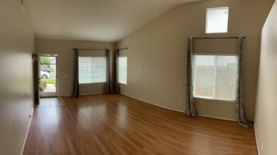 31500 Calle Los Padres in Temecula, CA - Building Photo - Building Photo