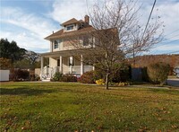 1090 Oregon Rd in Cortlandt, NY - Building Photo - Building Photo