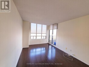 256 Doris Ave in Toronto, ON - Building Photo - Building Photo