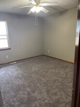 503 NW 3rd St in Blue Springs, MO - Foto de edificio - Building Photo