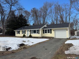 12 Nutmeg Dr in Clinton, CT - Building Photo