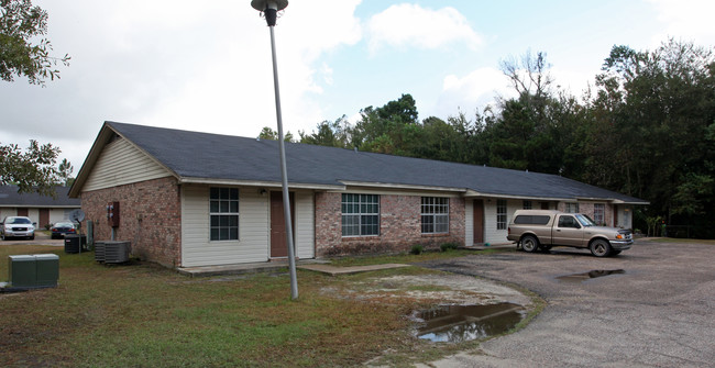 River Oaks Apartments in Moss Point, MS - Building Photo - Building Photo