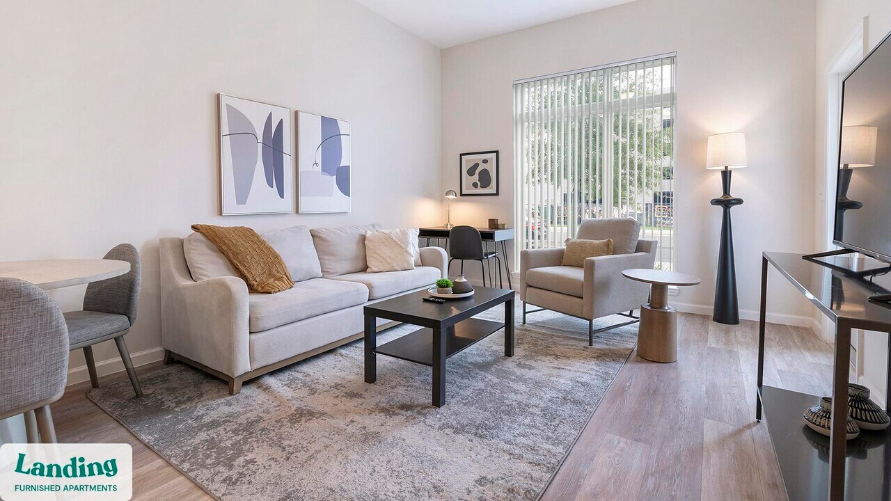 5256 International Dr in Orlando, FL - Building Photo
