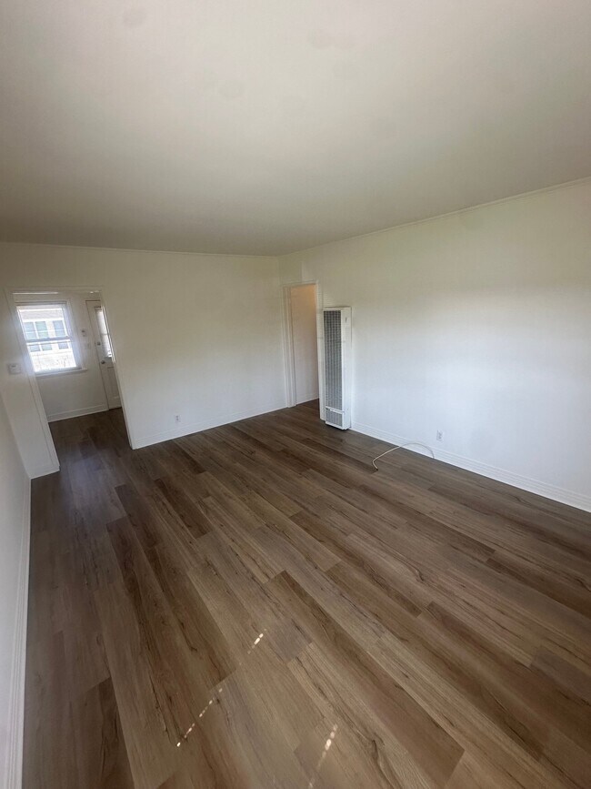 4536 N Lakewood Blvd, Unit 4540 in Long Beach, CA - Foto de edificio - Building Photo