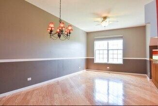 228 Station Park Cir in Grayslake, IL - Building Photo - Building Photo