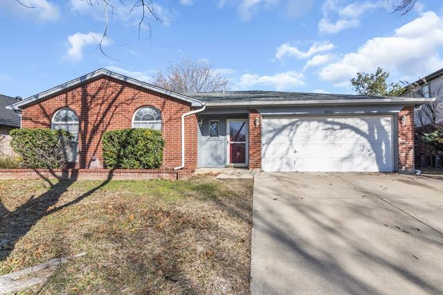 5012 Prairie Creek Trail in Fort Worth, TX - Building Photo