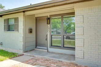 1813 Ohlen Rd in Austin, TX - Building Photo - Building Photo