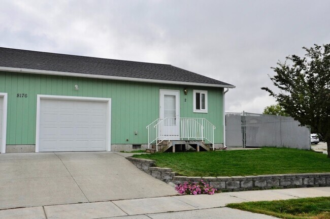 8176 W Boekel Rd in Rathdrum, ID - Building Photo - Building Photo