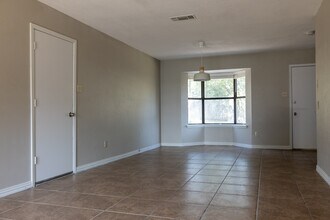 1424 W Torrey St in Granbury, TX - Building Photo - Building Photo