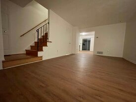 1127 Providence Ct in Frederick, MD - Building Photo