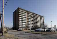 Pioneer Plaza in Tulsa, OK - Foto de edificio - Building Photo