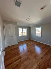10-6 127th St-Unit -3FL in Queens, NY - Foto de edificio - Building Photo