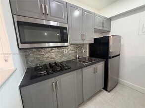 1014 Salzedo St in Coral Gables, FL - Building Photo - Building Photo