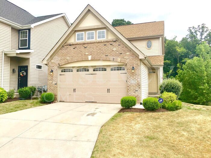 1725 Belleau Wood Dr in St. Peters, MO - Foto de edificio