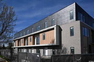 493 W 620 N, Unit 125 in Centerville, UT - Building Photo