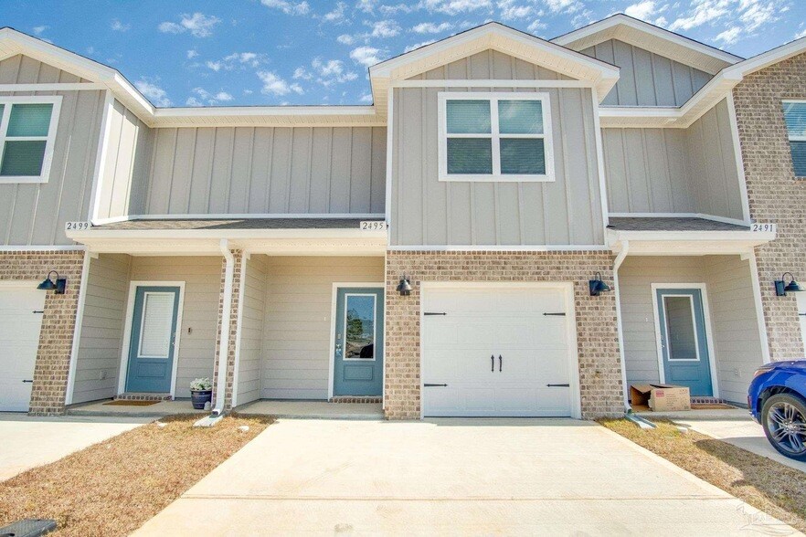 2495 Cliff Hollow Cir in Gulf Breeze, FL - Building Photo