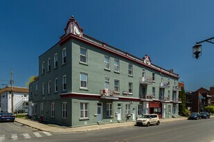 876-892 Saint-Joseph Boul in Montréal, QC - Building Photo