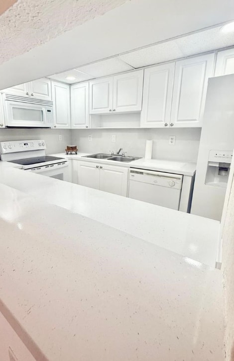 property at 984 W 40th St