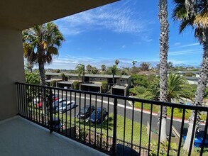 Ocean View Terrace Apartments in Oceanside, CA - Foto de edificio - Building Photo