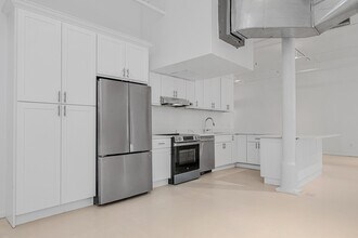 6 E 14th St in New York, NY - Building Photo - Building Photo