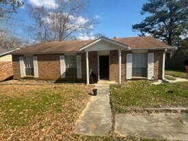 1520 Cedar Pine Dr in Jackson, MS - Building Photo