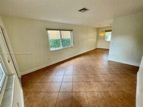 7023 SW 2nd St-Unit -7023 SW 2nd St # 1 in Miami, FL - Building Photo - Building Photo